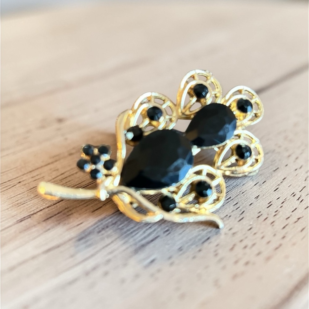 Fashion Jewelry Gold Tone Brooch with Black‎ Crystals